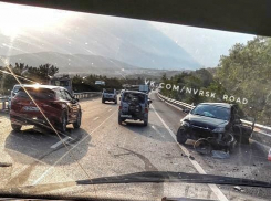 На отремонтированной объездной Геленджика продолжают биться машины