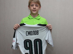 Федор Смолов подарил свою футболку мальчику из Самары