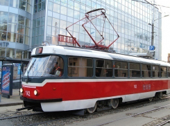 В центре Краснодара на время встали трамваи