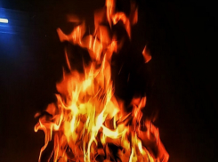 В Краснодаре на складе выгорела территория с поддонами в 400 м2 