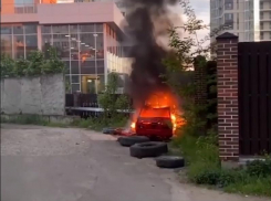 В Краснодаре загорелся «Запорожец», никто не пострадал