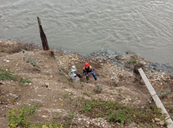 14-летняя девочка упала с десятиметрового обрыва на Кубани 