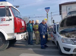 В Краснодаре на трамвайных путях произошло ДТП