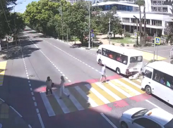 Появилось видео столкновения автобусов с 12 пострадавшими в Сочи