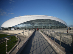 Почти 400 рабочих на стадионе «Фишт» отравились салатом в столовой