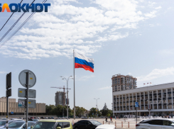 Муниципальные служащие Краснодарского края принимают поздравления с Днем местного самоуправления