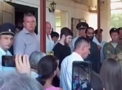 В станице под Краснодаром парень напал на священника из-за конфликта на дороге 