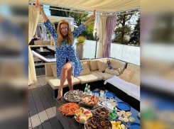 Устрицы, фрукты и сочинское море: Анна Семенович восстанавливается на Кубани после коронавируса