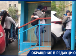 «У нас инвалиды наравне с клумбами»: почему краснодарка несет на руках 20-летнего сына с ДЦП