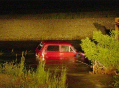 В Лабинске спасли четырех кубанцев, которые поплыли по реке на «Ниве»