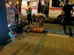 В Новороссийске разбился пилот мотоцикла, который врезался в столб