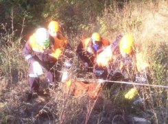 В сочинском овраге рядом с ВАЗ-2110 нашли мертвым неизвестного мужчину