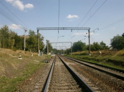 Девушку и мужчину сбил тепловоз под Краснодаром
