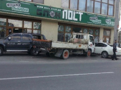 В Новороссийске водитель на грузовике попал в ДТП из-за приступа эпилепсии