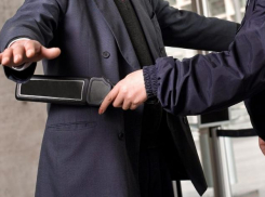 В Курганинском районе мужчина пытался пронести в суд автоматный патрон