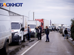 Около 700 грузовиков скопилось в районе Керченской паромной переправы