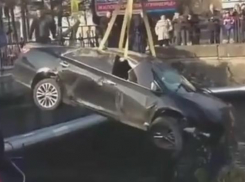 Автомобиль сорвался в реку с «заколдованного» моста в Туапсе