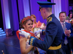 На Кубани самой красивой девушке «в погонах» подарили деньги на путешествие