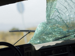 Девушка на «Тойоте» упала с трассы в обрыв под Туапсе