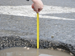 Дорогу с 13-метровыми выбоинами между кубанскими поселками отремонтируют