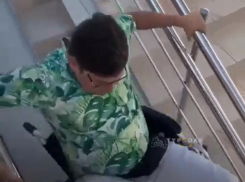 Краснодарский урбанист проверил пандусы в подземном переходе на Старокубанском