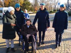 Старейшему жителю Краснодара показали, как изменился город