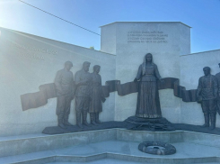 Вандал отпилил и украл часть мемориала на Всесвятском кладбище Краснодара