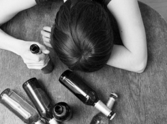 На Кубани лишенные родительских прав родственники угрожали приставам лопатой и пилой