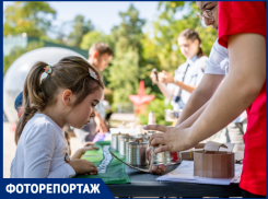 Маскировочные сети, окопные свечи, игрушки-обереги и ретро машинки: чем удивил Краснодар в день 230-летия города