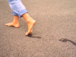 В Сочи на ж/д вокзале спящего пассажира оставили без обуви