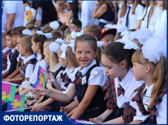 Классы от «А» до «Ж» и вход по списку: в Краснодаре в День знаний открылась новая школа на 1100 мест
