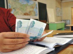 «Недостойный ее персоны!» - учительница 1 класса в Краснодаре разозлилась, увидев «жалкий букет и конверт» на праздник