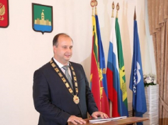 На экс-главу Абинска и его заместителя завели уголовное дело