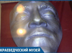 В Краснодаре хранится одна из трех уникальных посмертных масок Владимира Высоцкого в бронзе и песни «на костях»