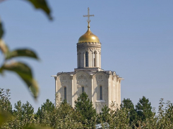 Миллиардер Дерипаска на Троицу показал храм в родном хуторе на Кубани