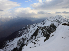 Снегом засыпало горнолыжные курорты в Сочи