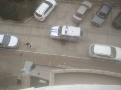 Мужчина погиб после падения из окна высотки в Краснодаре