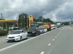  Первые пробки: На Кубани выросли огромные заторы по дороге к морю 