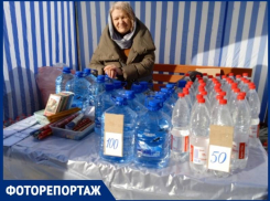 В Краснодаре начали продавать и освящать воду возле храмов