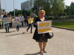  Жильцы дома-гетто, в котором неделю нет воды и света, устроили митинг у администрации Кубани 