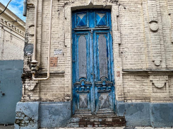 Уставший портал в прошлое: в сердце Краснодара разрушаются вековые двери