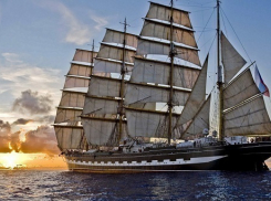 Самые большие парусники в мире прибыли в Сочи 