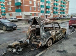Под Краснодаром обнаружили сожженный автомобиль