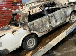 В Краснодаре молодые люди угнали и сожгли машину