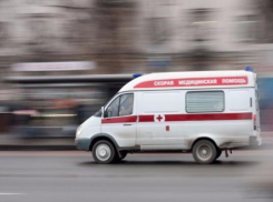 Врачи скорой помощи работают в режиме максимальных нагрузок и спят в служебных автомобилях