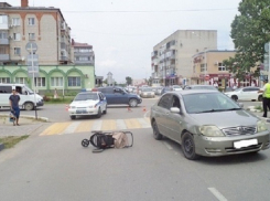 В Славянске-на-Кубани водитель на иномарке сбил женщину с двумя детьми