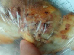 Червивая булка стала поводом для серьезных разборок в Анапе