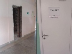Один туалет на тысячу учеников: в Геленджике не успели сделать ремонт в школе к 1 сентября