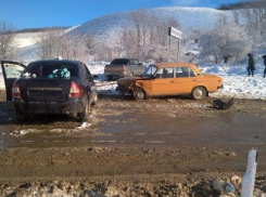 В Новокубанском районе пьяный водитель без прав спровоцировал серьезную аварию