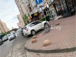 В Краснодаре девушка выпала с балкона 